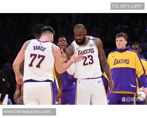 湖人对阵篮网精彩比赛视频回顾与精彩瞬间分析