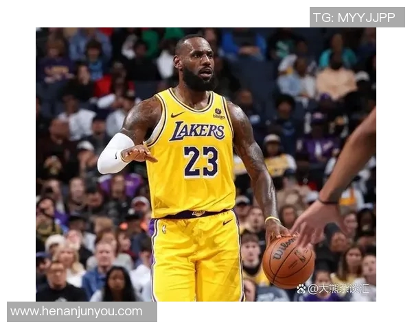 詹姆斯：篮球之王的传奇旅程与无尽荣耀的背后故事