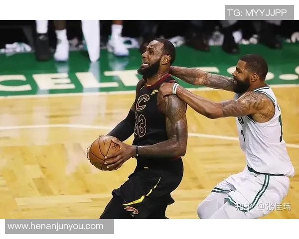 霍勒迪与詹姆斯的巅峰对决谁能在赛场上笑到最后