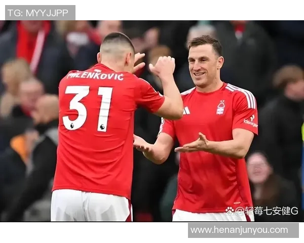 般尼茅夫与哈德斯的激烈对决展现英超球队的实力与魅力 般尼茅夫与哈德斯的激烈对决展现英超球队的实力与魅力