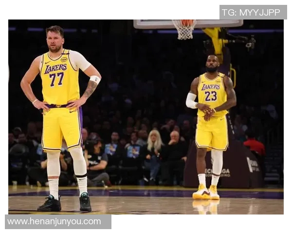 湖人队与黄蜂队精彩对决回放全程回顾与赛后分析